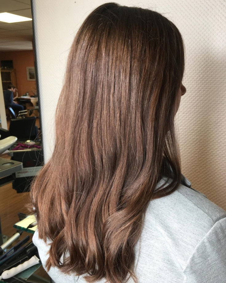 Couleur de cheveux brun froid