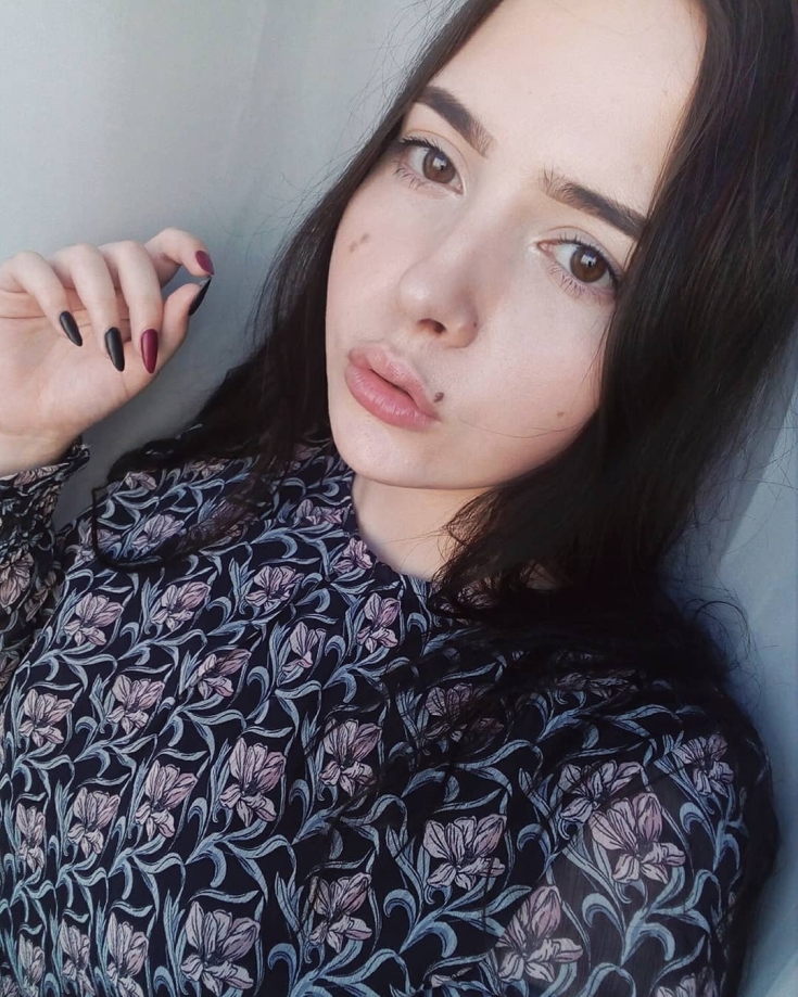 Couleur des cheveux peau pâle yeux marron