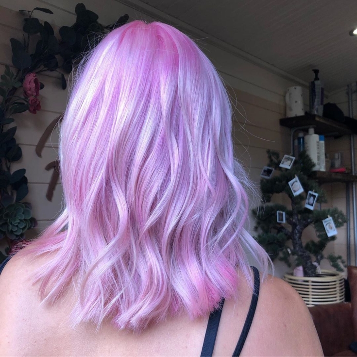 Couleur des cheveux blond rose