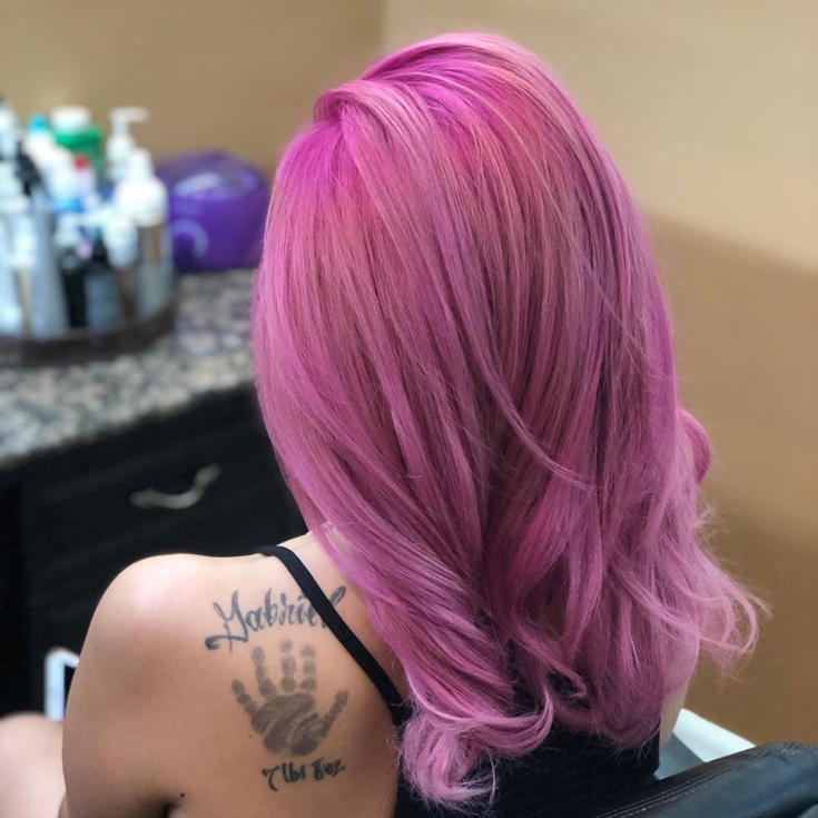 Couleur de cheveux rose cendré