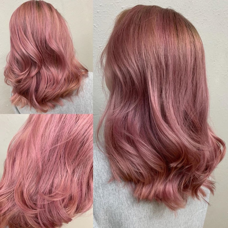 Couleur de cheveux gris-rose