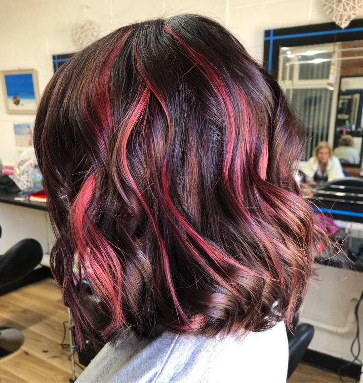 Couleur de cheveux brun-rose