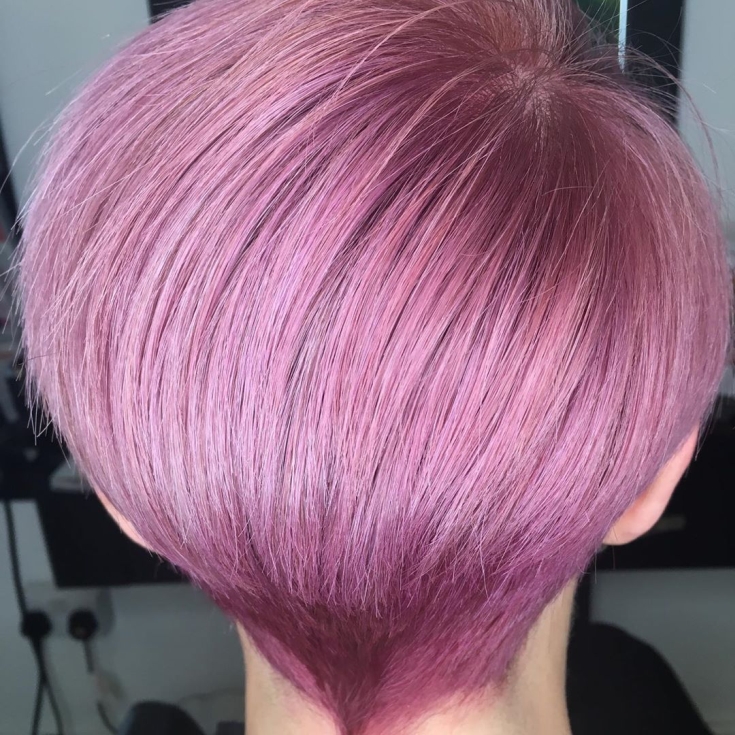 Couleur de cheveux rose cendré