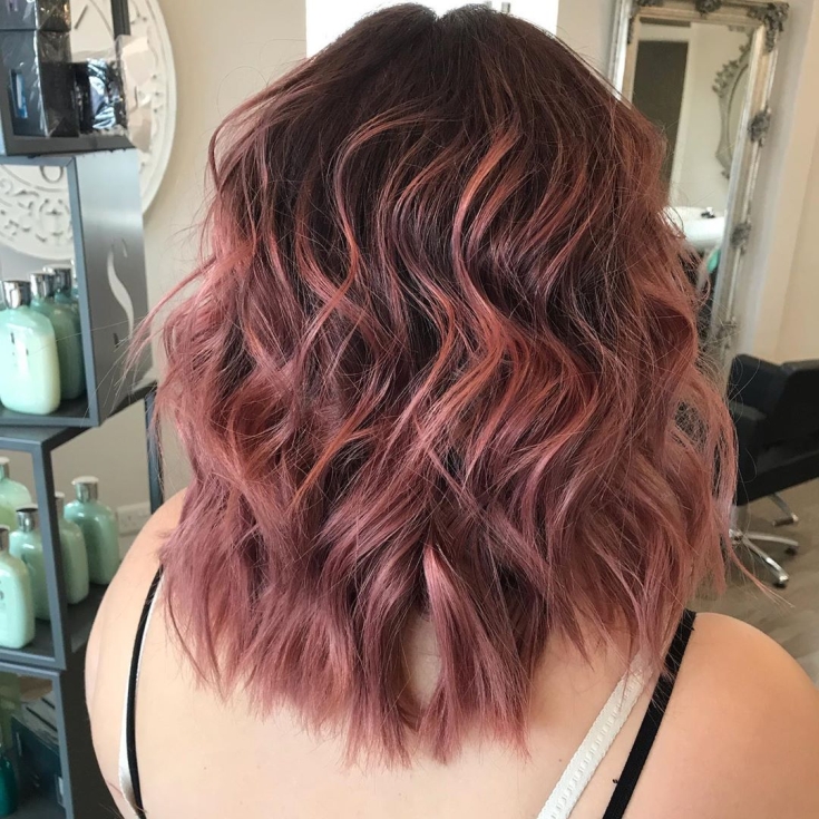Couleur de cheveux rose perle
