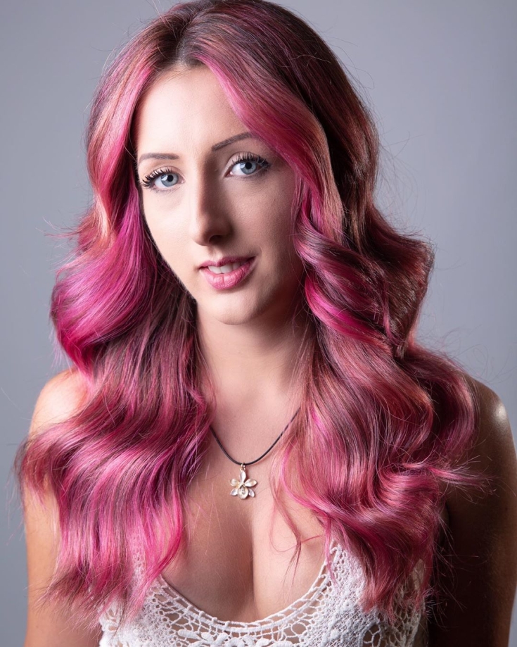 Couleur de cheveux brun-rose