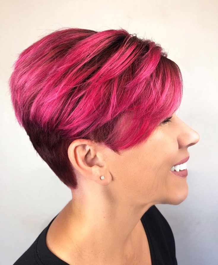 Couleur de cheveux brun-rose