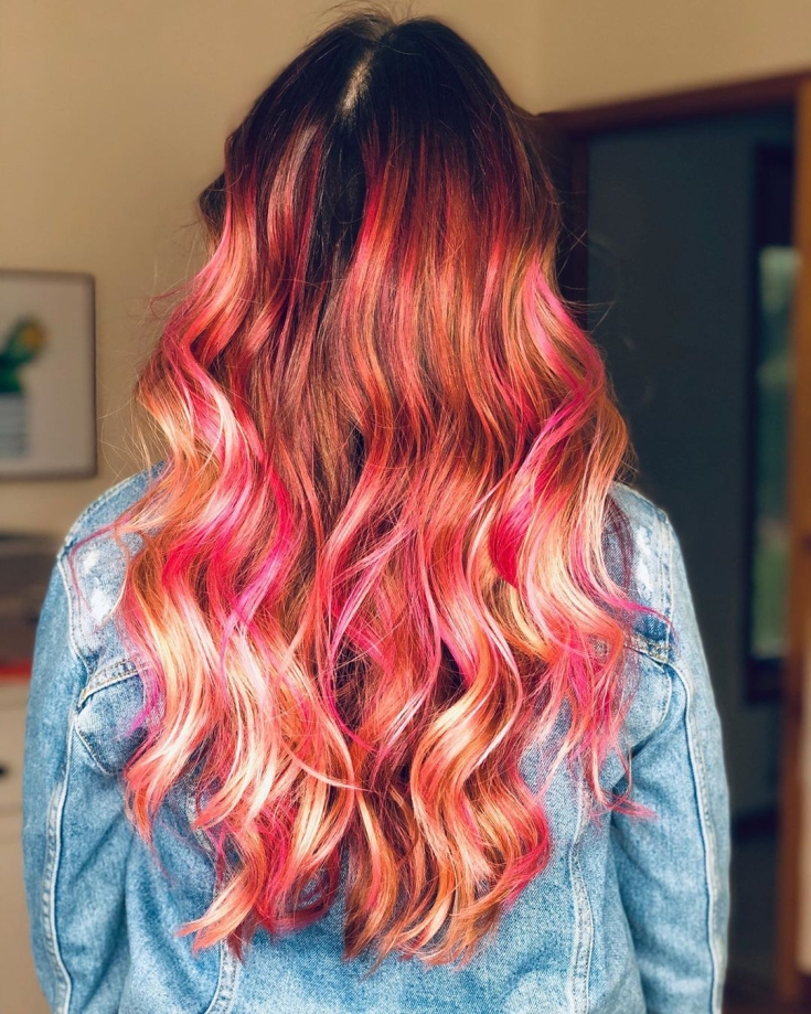 Couleur de cheveux brun-rose