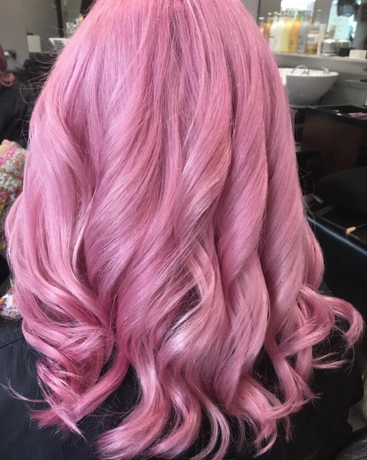 Couleur des cheveux blond rose