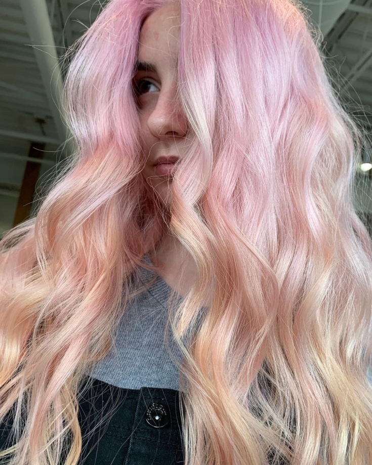 Couleur des cheveux blond rose