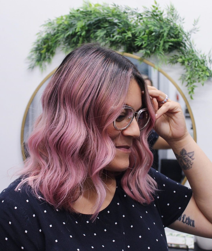 Couleur de cheveux rose cendré