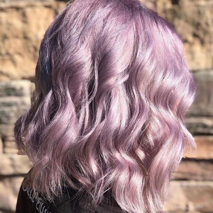 Couleur de cheveux rose cendré