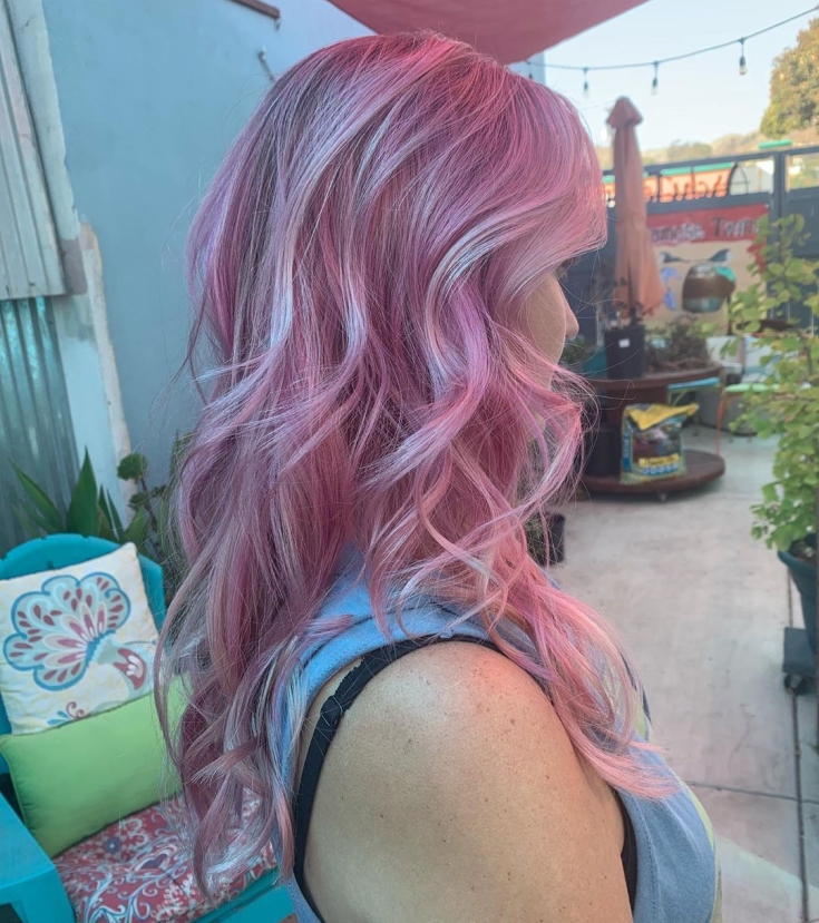 Couleur de cheveux rose perle