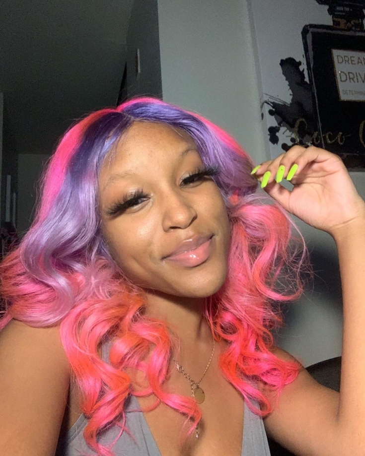 Couleur de cheveux rose perle