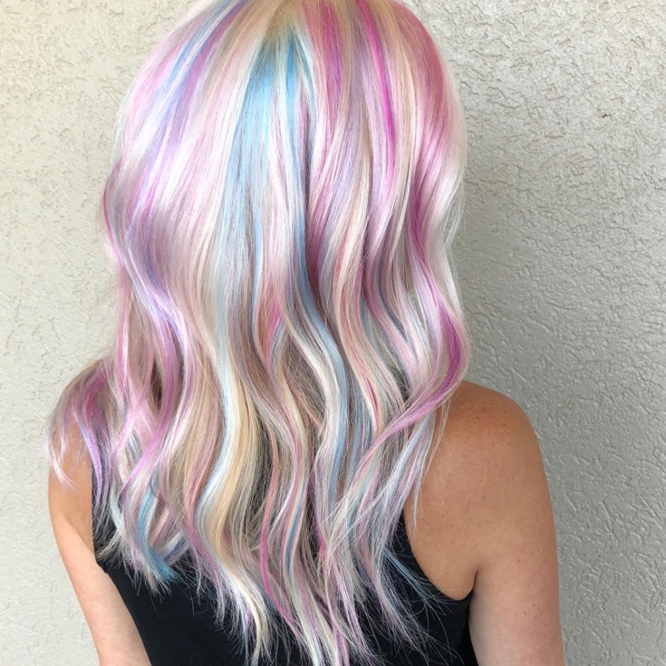 Couleur de cheveux rose perle