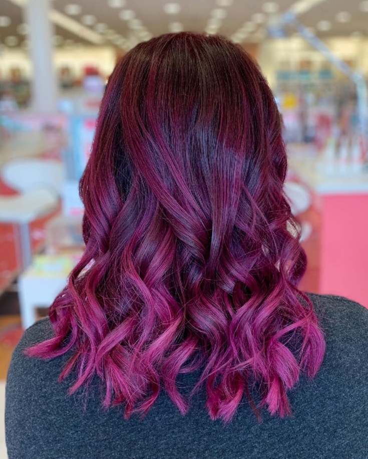 Couleur de cheveux brun-rose