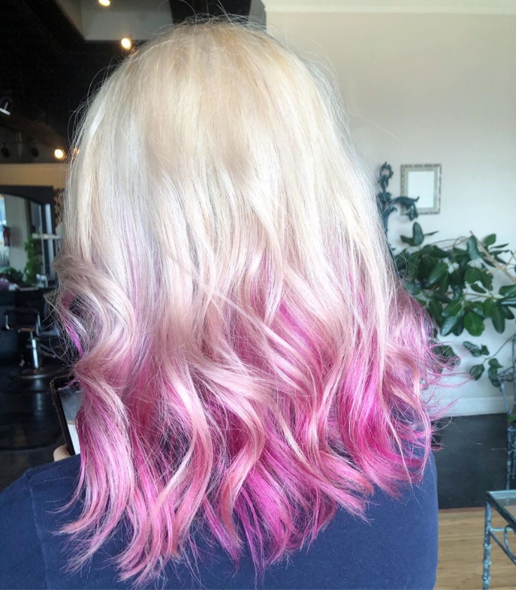 Couleur des cheveux blond rose