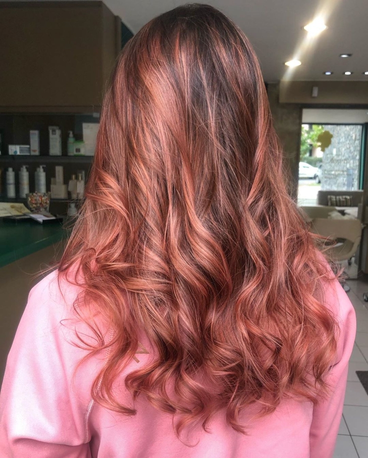 Couleur de cheveux en or rose
