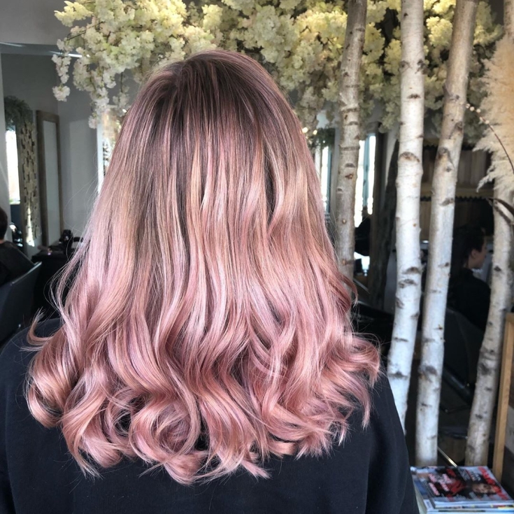 Couleur des cheveux blond rose