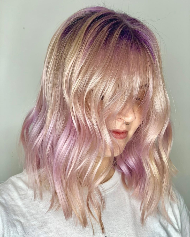 Couleur de cheveux rose perle