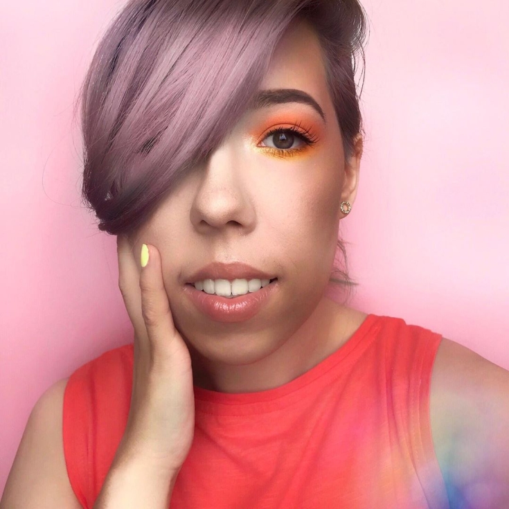 Couleur de cheveux rose cendré