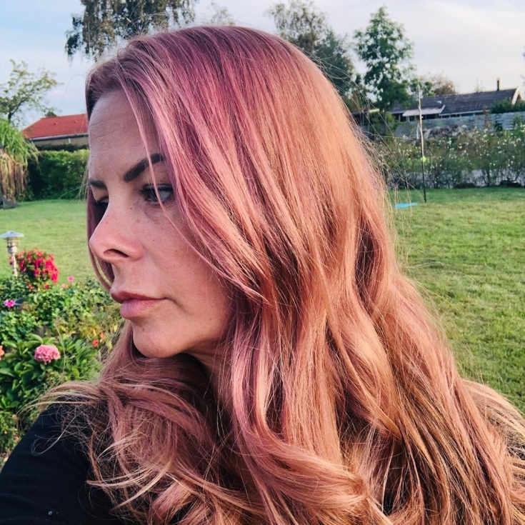 Couleur de cheveux en or rose