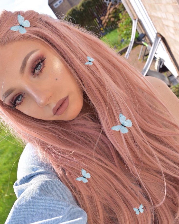 Couleur de cheveux rose cendré