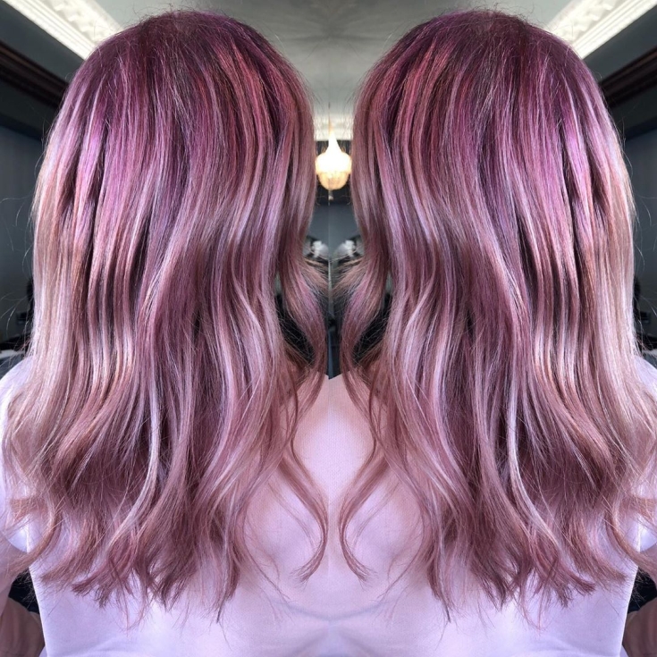 Couleur de cheveux rose cendré