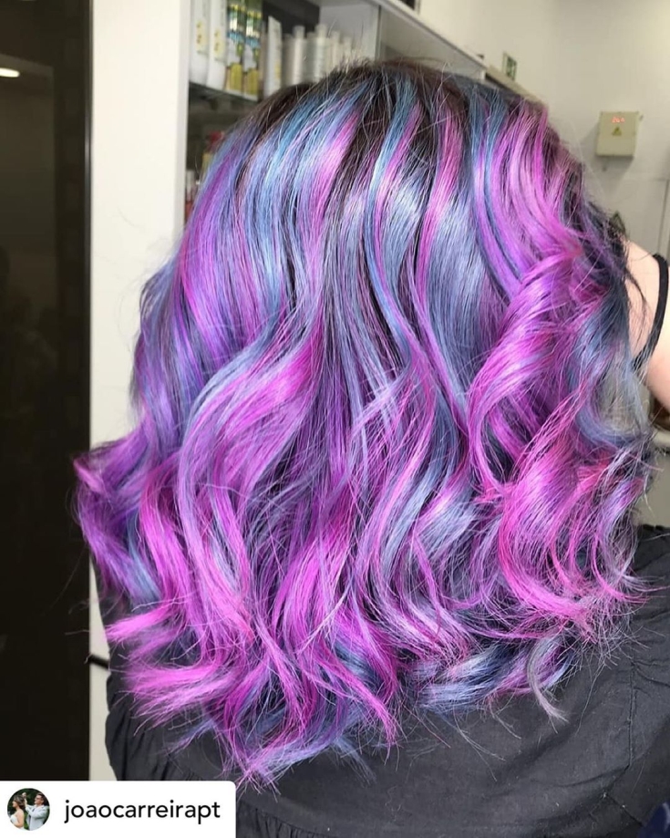 Couleur de cheveux rose cendré