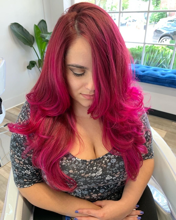 Couleur de cheveux brun-rose