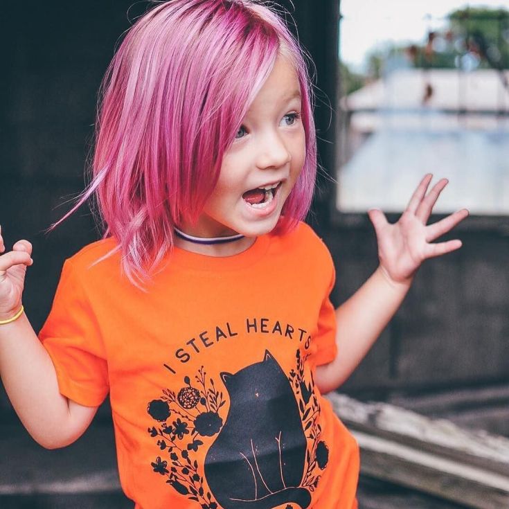 (+135 photo) Teindre les cheveux de l'enfant en rose