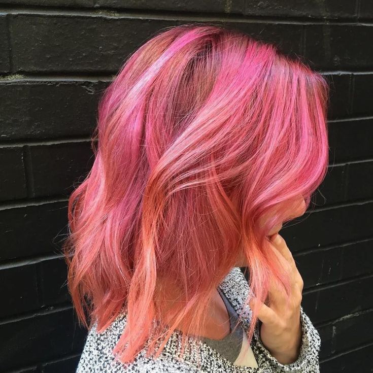 (+135 photo) Teindre les cheveux de l'enfant en rose