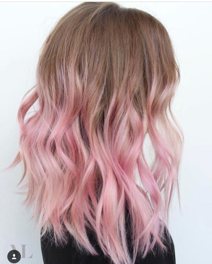 (+135 photo) Teindre les cheveux de l'enfant en rose