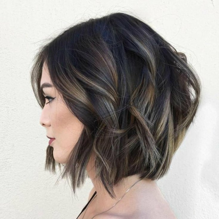 (+180 photos) Coloration cheveux noirs pour cheveux courts