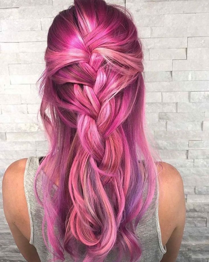 (+135 photo) Teindre les cheveux de l'enfant en rose