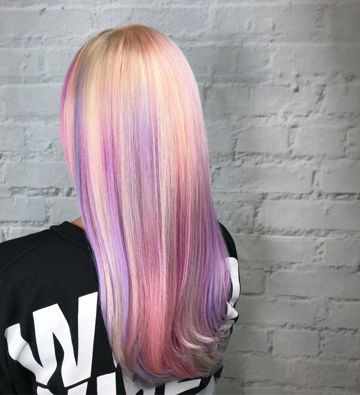 (+135 photo) Teindre les cheveux de l'enfant en rose