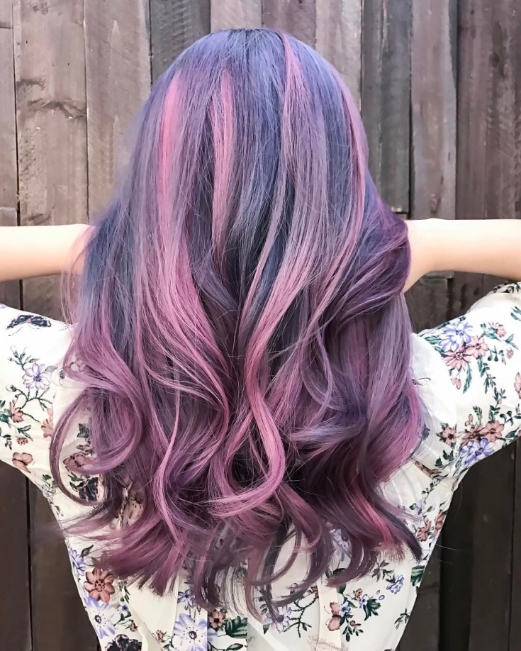 (+135 photo) Teindre les cheveux de l'enfant en rose