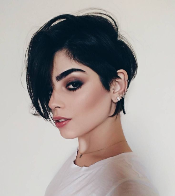 (+180 photos) Coloration cheveux noirs pour cheveux courts