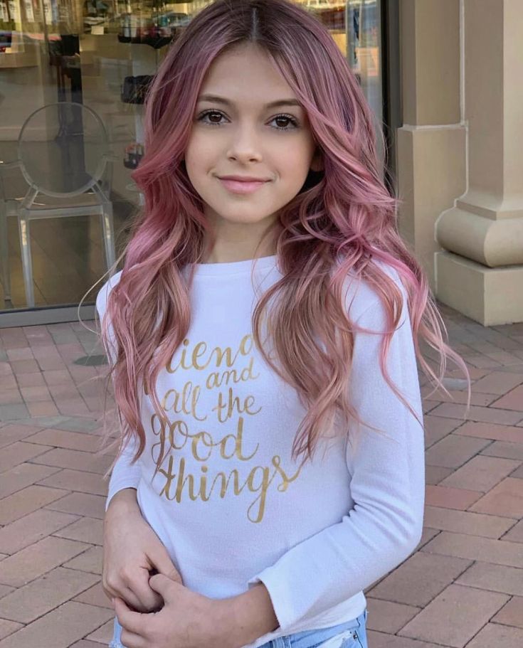 (+135 photo) Teindre les cheveux de l'enfant en rose