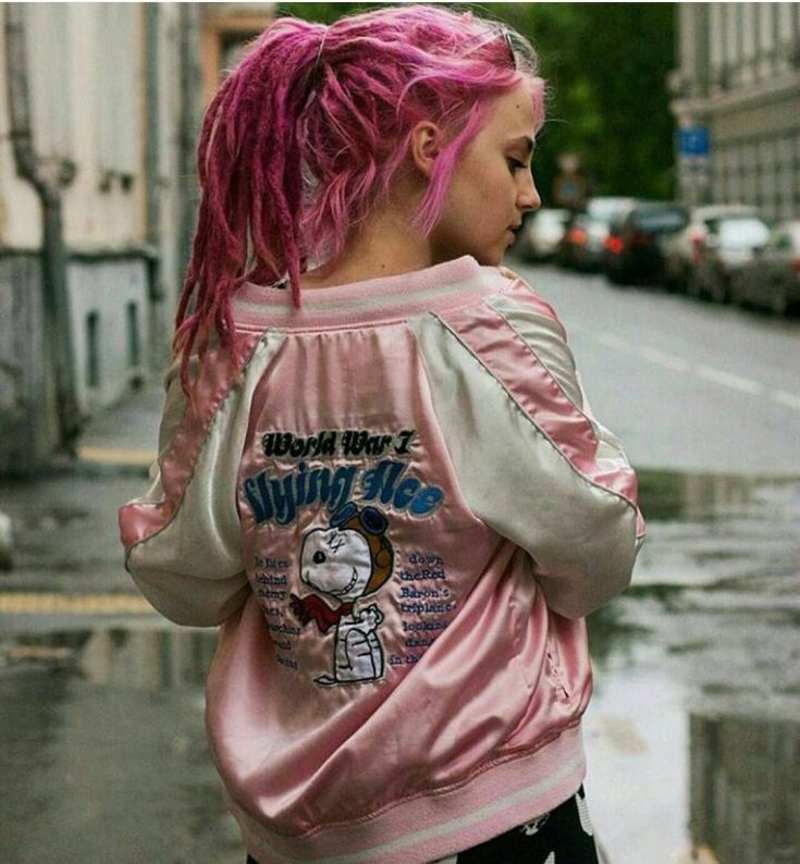 (+135 photo) Teindre les cheveux de l'enfant en rose