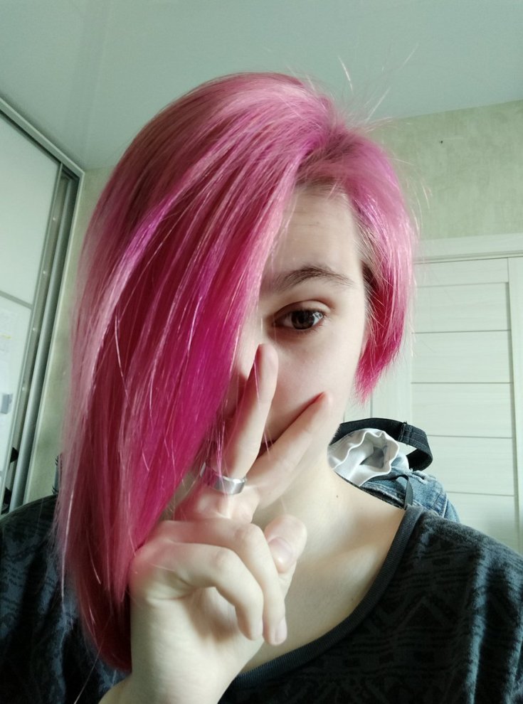 (+135 photo) Teindre les cheveux de l'enfant en rose