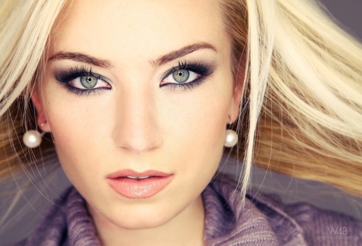 Couleur de cheveux claire pour les yeux verts