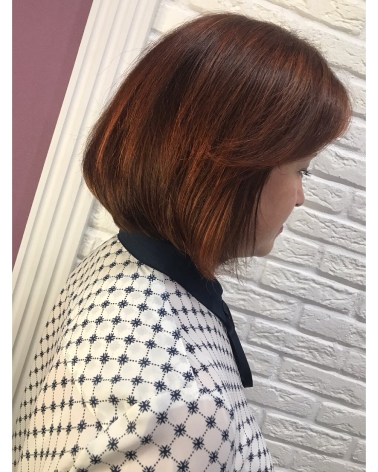 Coupe de cheveux pour cheveux mi-longs tendances de la mode d'automne
