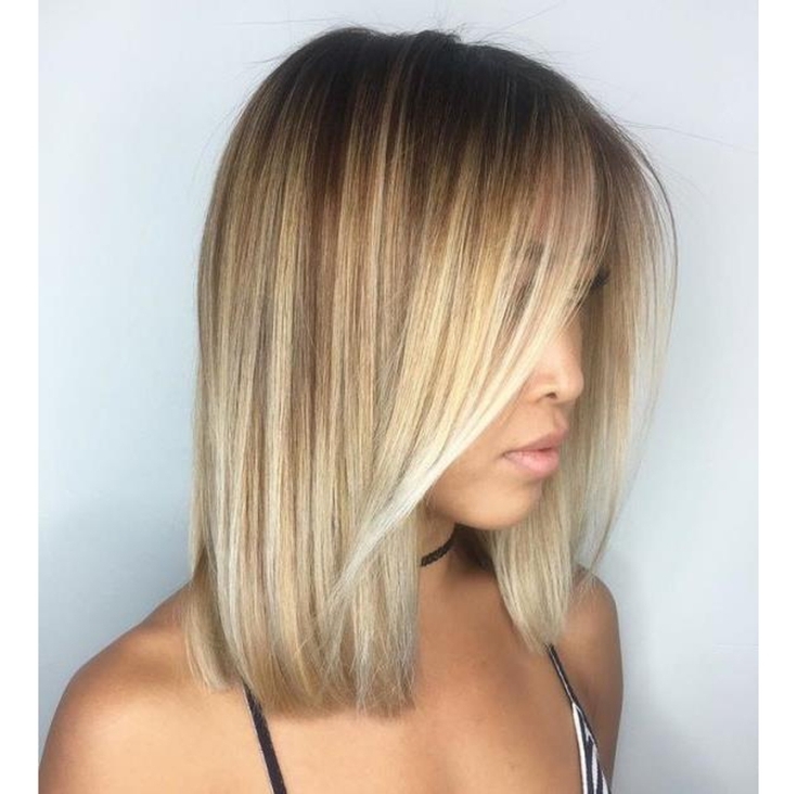 Coupe de cheveux pour cheveux mi-longs tendances de la mode d'automne