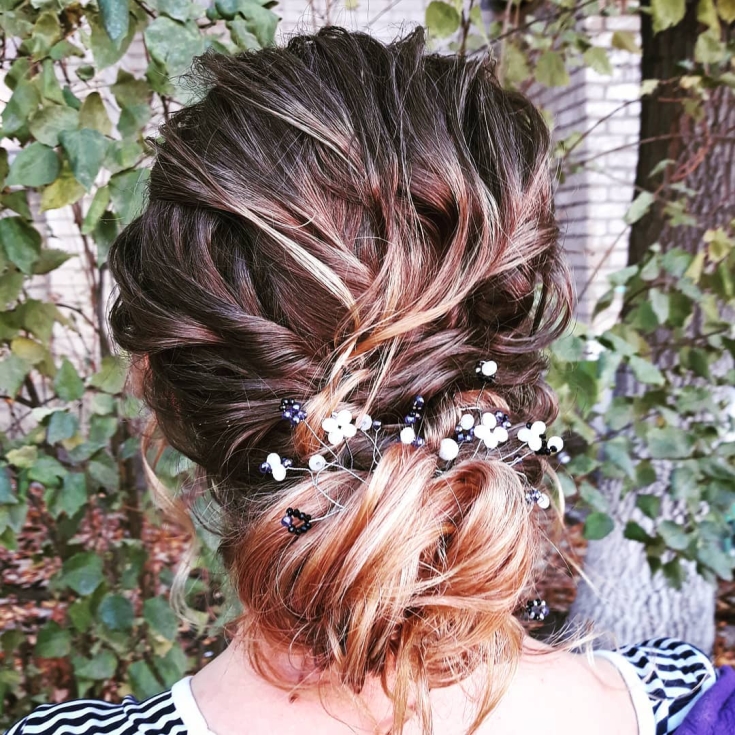 Coiffures de mariage chics pour cheveux longs et épais
