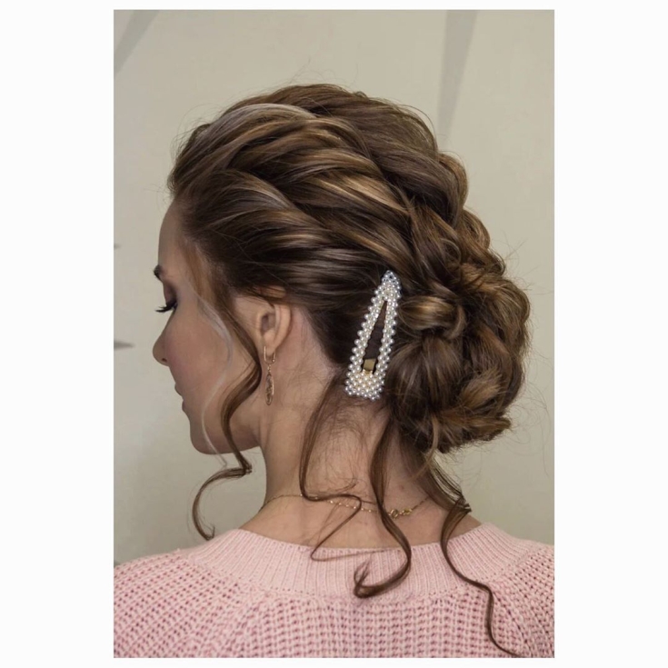 Coiffures de mariage chics pour cheveux longs et épais