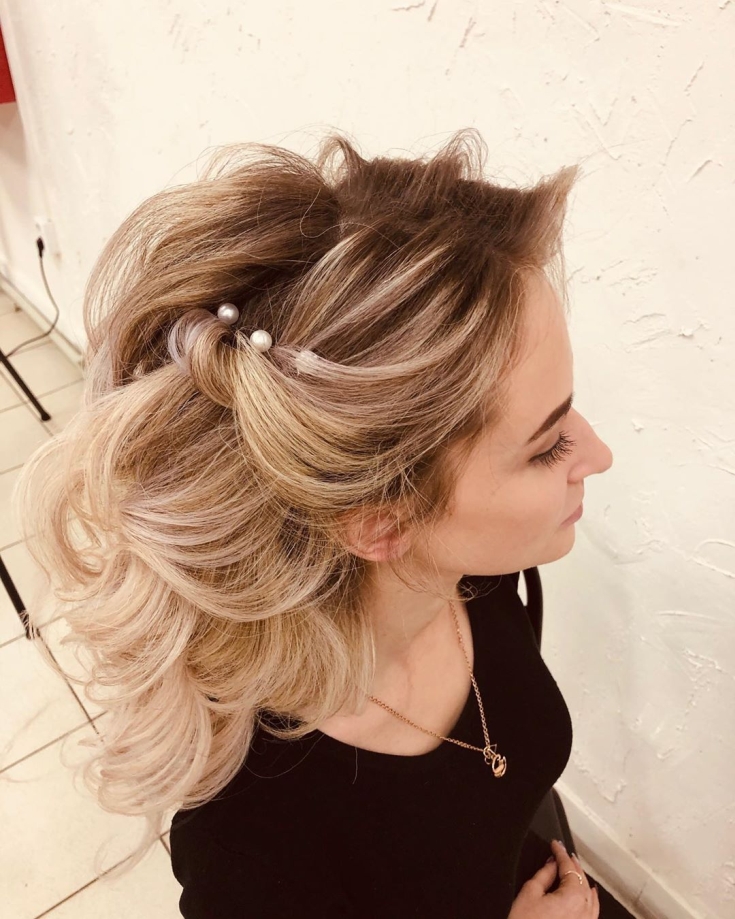 Coiffures de mariage chics pour cheveux longs et épais