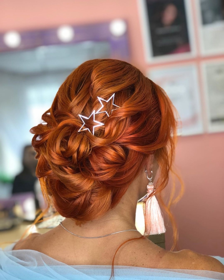 Coiffures de mariage chics pour cheveux longs et épais