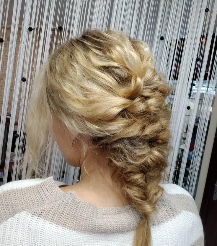 Coupe de cheveux pour cheveux mi-longs tendances de la mode d'automne
