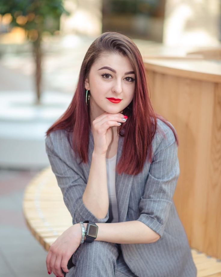 Coupe de cheveux pour cheveux mi-longs tendances de la mode d'automne