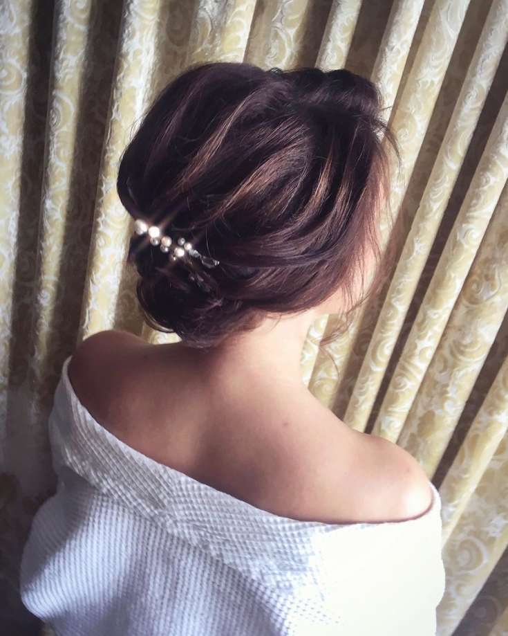 Coiffures de mariage chics pour cheveux longs et épais